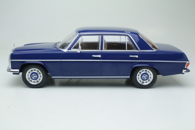 Mercedes 200D (w115) 1968, sininen