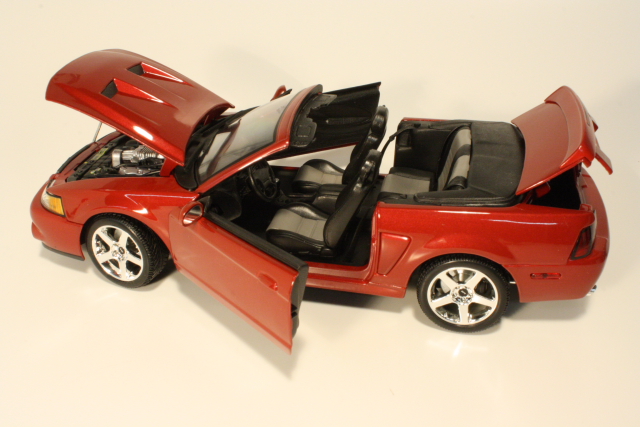 Ford Mustang SVT Cobra 2003, punainen - Sulje napsauttamalla kuva