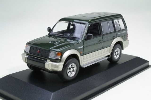 Mitsubishi Pajero LWB 1991, vihreä