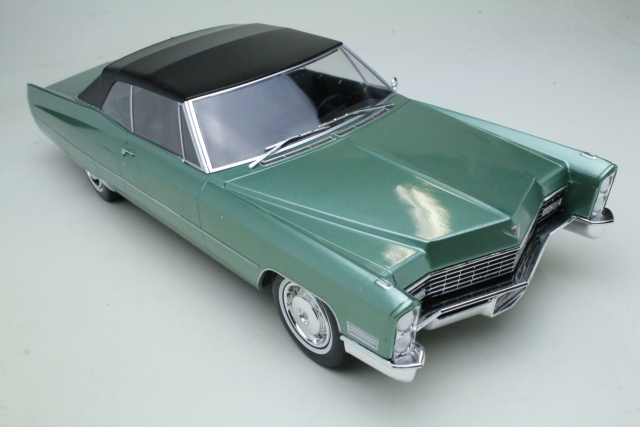 Cadillac DeVille Convertible 1967, green/black