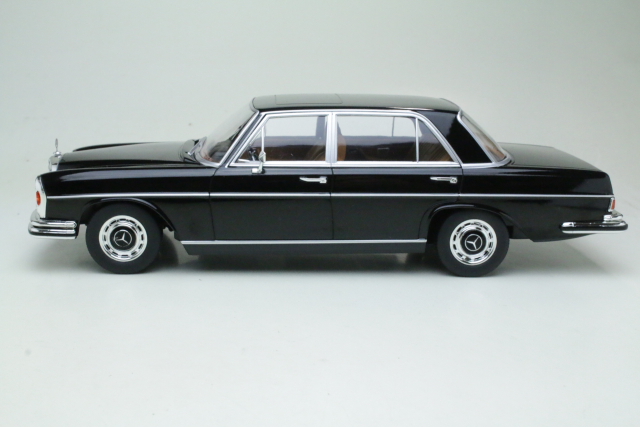 Mercedes 300SEL 6.3 (w108) 1967, musta