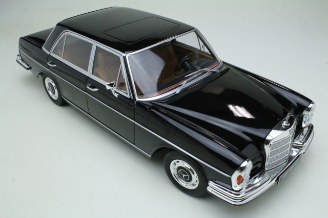 Mercedes 300SEL 6.3 (w108) 1967, musta