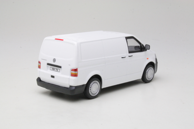 VW T5 Transporter 2010, valkoinen