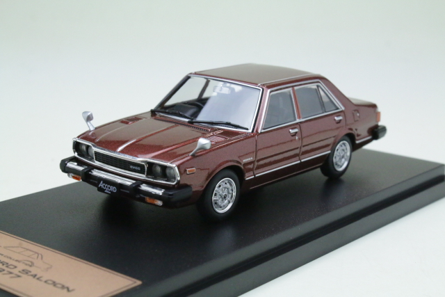 Honda Accord Saloon 1977, tummanpunainen