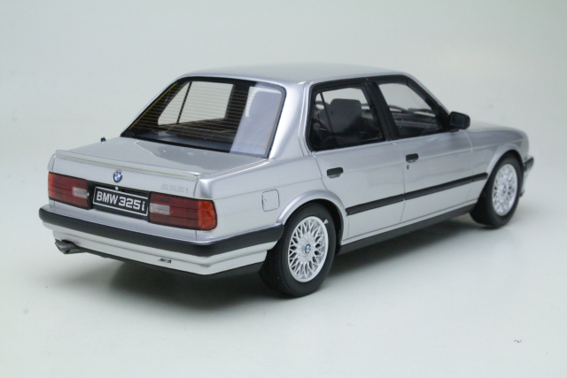 BMW 325i (e30) 1988, harmaa