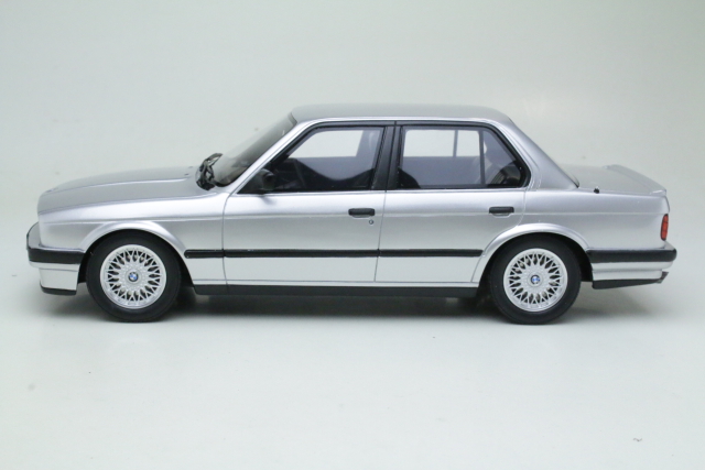 BMW 325i (e30) 1988, harmaa