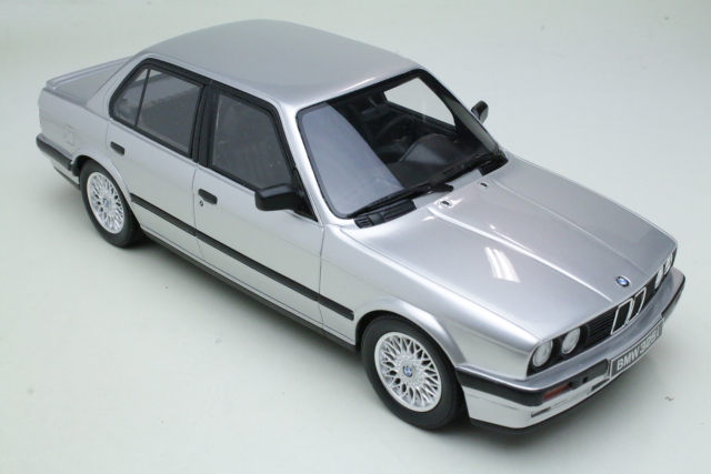 BMW 325i (e30) 1988, harmaa