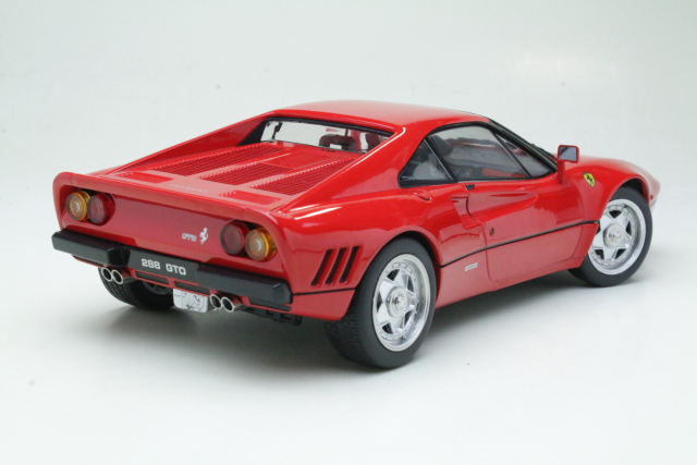 Ferrari 288 GTO 1984, punainen