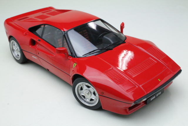 Ferrari 288 GTO 1984, punainen