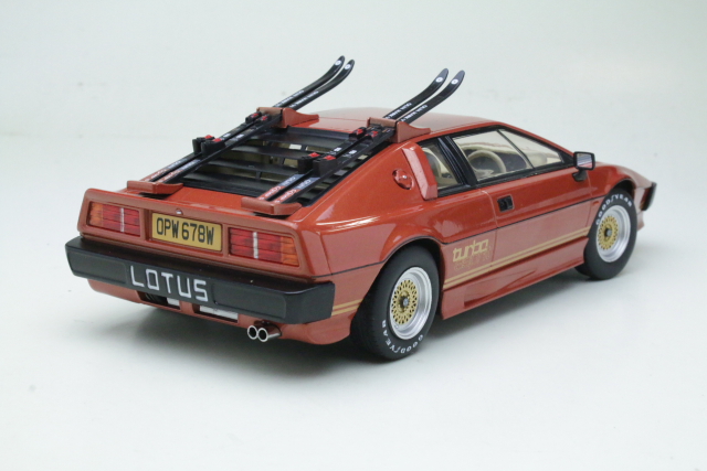 Lotus Esprit Turbo 1981, copper "Movie-Version with Skis"