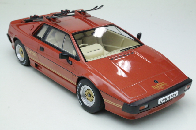 Lotus Esprit Turbo 1981, copper "Movie-Version with Skis"