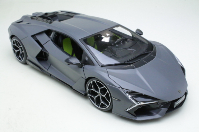 Lamborghini Revuelto 2023, harmaa