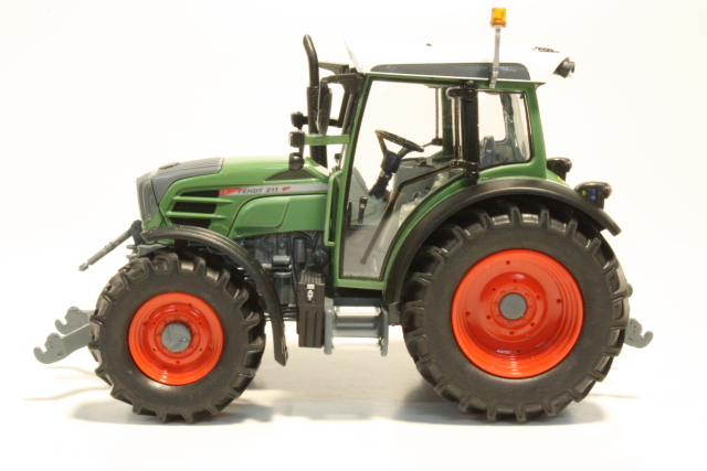Fendt 211 Vario, green