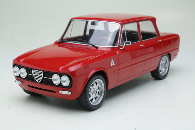 Alfa Romeo Giulia Nuova Super 1974, punainen