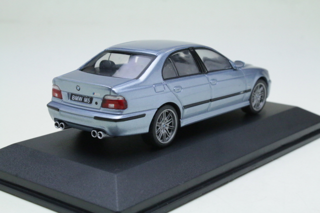 BMW M5 (e39) 2003, light blue