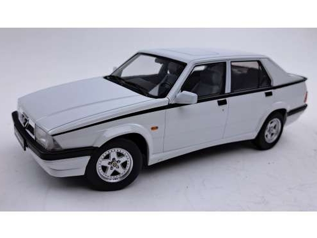 Alfa Romeo 75 1988, valkoinen