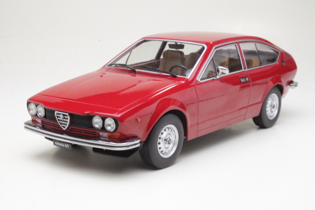 Alfa Romeo Alfetta 1600 GTV 1976, punainen