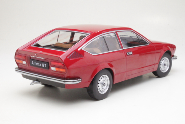 Alfa Romeo Alfetta 1600 GTV 1976, red