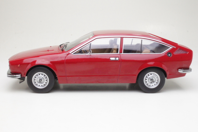 Alfa Romeo Alfetta 1600 GTV 1976, red