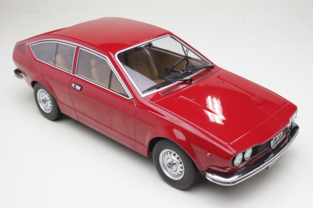 Alfa Romeo Alfetta 1600 GTV 1976, red