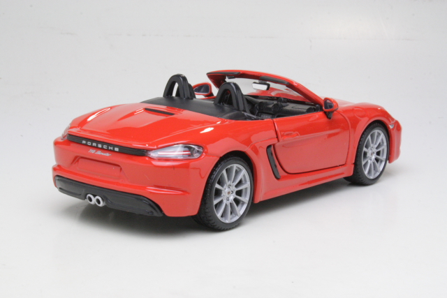 Porsche Boxster 718 (982) Spider 2016, oranssi