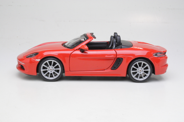 Porsche Boxster 718 (982) Spider 2016, oranssi