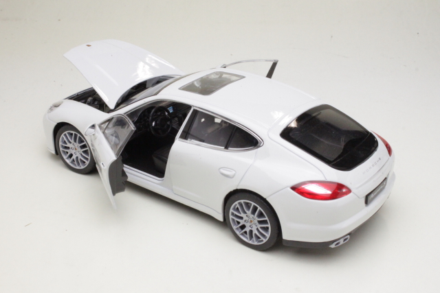 Porsche Panamera S 2009, valkoinen