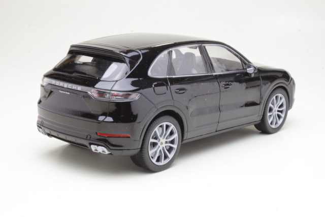 Porsche Cayenne Turbo 2019, musta