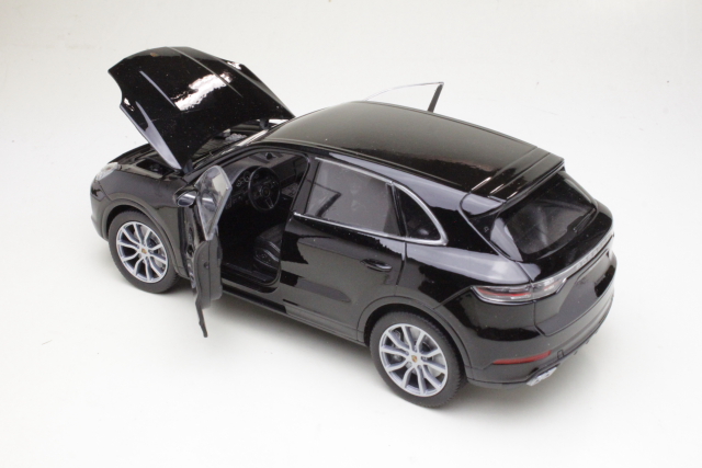 Porsche Cayenne Turbo 2019, musta