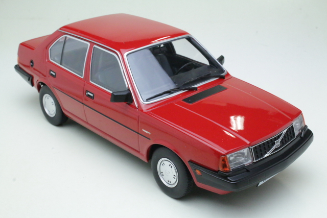 Volvo 340 1987, red