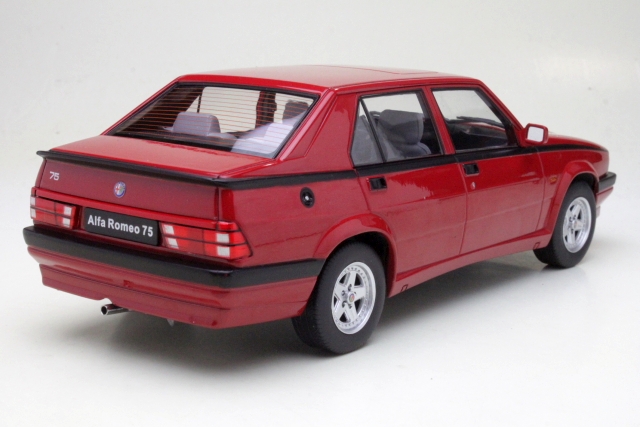 Alfa Romeo 75 1988, punainen