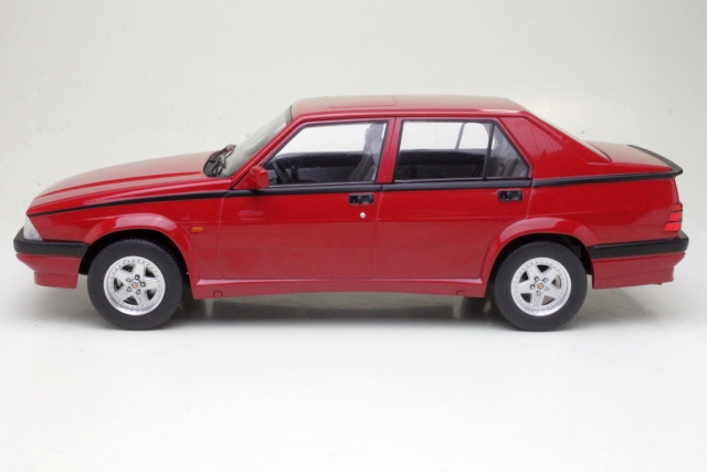 Alfa Romeo 75 1988, punainen