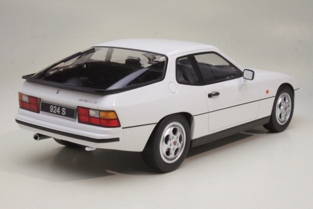 Porsche 924S Coupe 1986, valkoinen