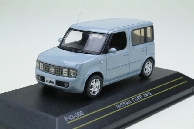 Nissan Cube 2003, light blue