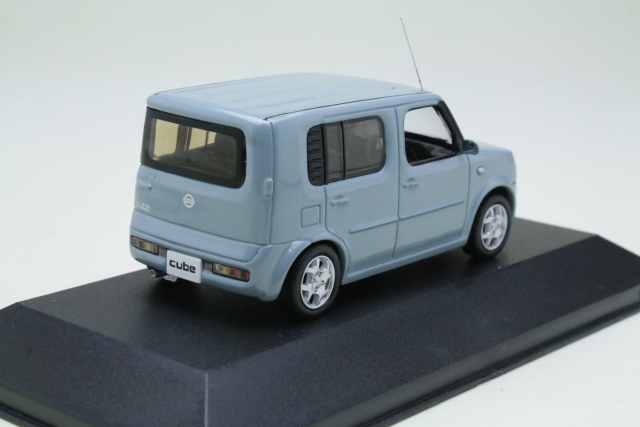 Nissan Cube 2003, vaaleansininen