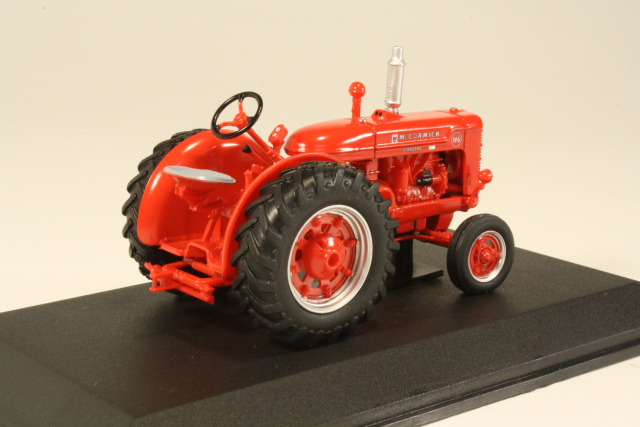 IH Mc Cormick-Deering W6 1947, punainen