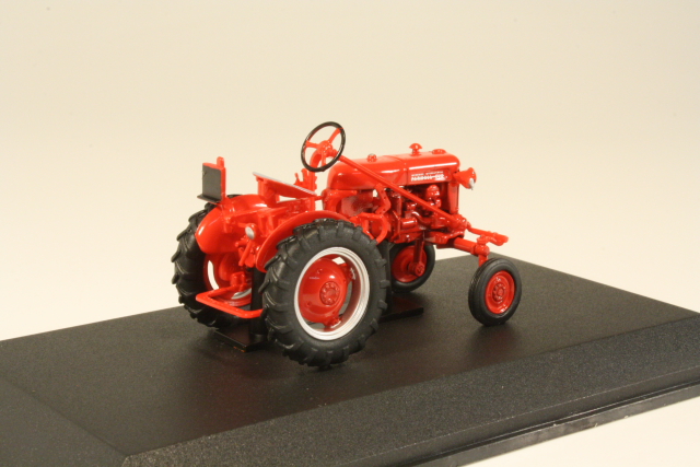 Mc Cormick International Farmall Cub 1956, punainen