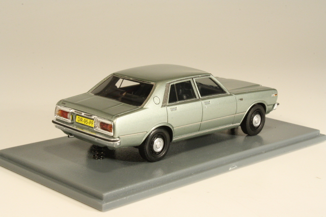 Datsun 200L Laurel C230 1977, metallinvihreä
