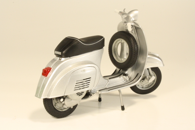 Vespa 50R 1972, hopea - Sulje napsauttamalla kuva