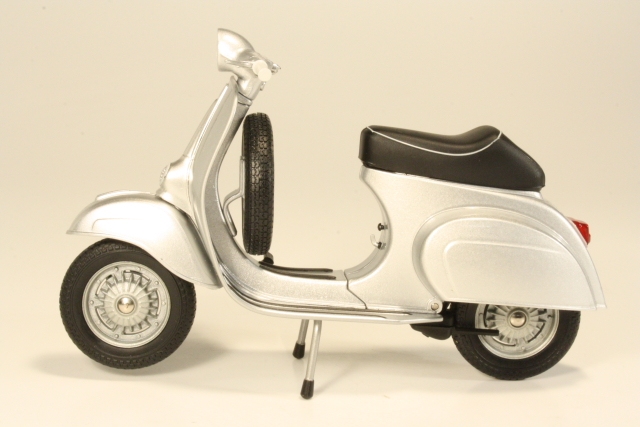 Vespa 50R 1972, hopea - Sulje napsauttamalla kuva