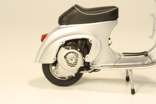 Vespa 50R 1972, hopea - Sulje napsauttamalla kuva