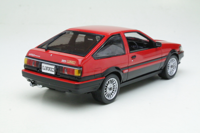 Toyota Corolla Levin (AE86) 1985, punainen