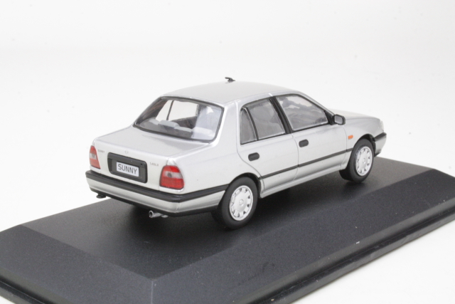 Nissan Sunny 1991, silver