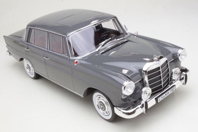 Mercedes 190D (W110) 1964, harmaa
