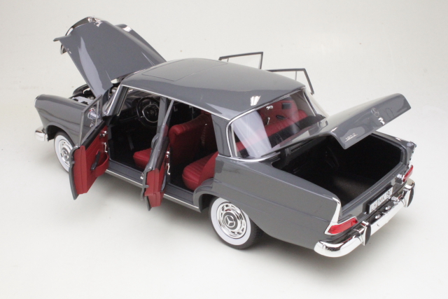 Mercedes 190D (W110) 1964, harmaa