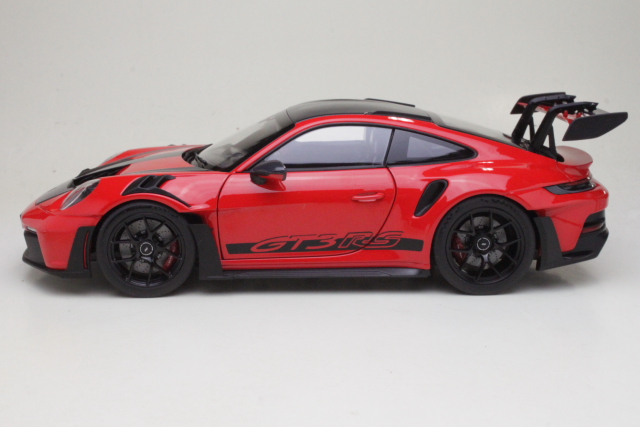 Porsche 911 GT3 RS Weissach Package 2022, punainen