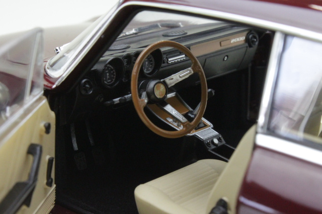Alfa Romeo 2000 GTV 1973, dark red