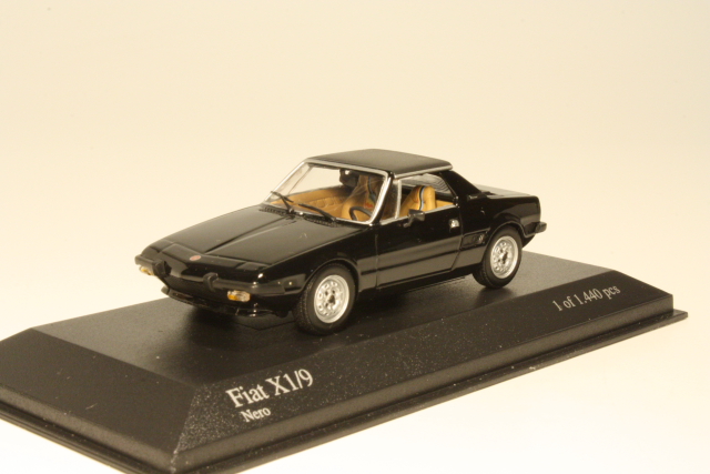 Fiat X1/9 1974, musta