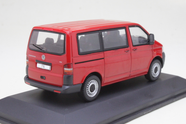 VW T5 2003, red