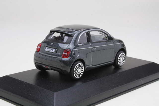Fiat 500e 2021, tummanharmaa